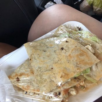 Taqueria Flores - Quesadilla de pollo - Mexican Near Me - Galveston, Texas