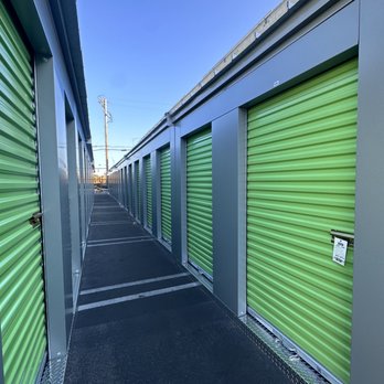 Extra Space Storage - Walk up units - Self Storage Near Me - Venice, California
