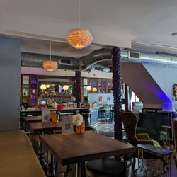 The Royal Bobcat - Inside