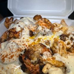Taste Budz Creole Kitchen - Jerk chicken and shrimp Alfredo