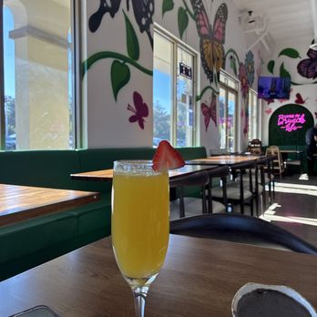 Madres Brunch - Breakfast & Brunch Near Me - Corona, California