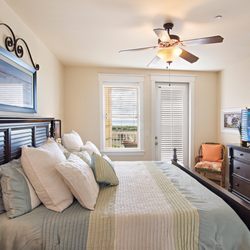 Sand N Sunsets - King master with balcony access