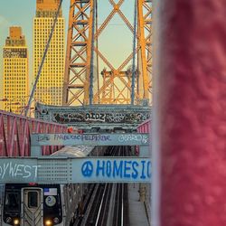 Williamsburg Bridge - Trains rolling through from Williamsburg to Manhattan