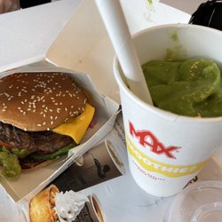 Max Hamburger - Avocado, Spinach, Mango Smoothie 45 DKK, not filled ): but paper straw is a plus