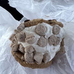 Twistee Treat - Clermont - Plain Cookiewich, with cookie dough