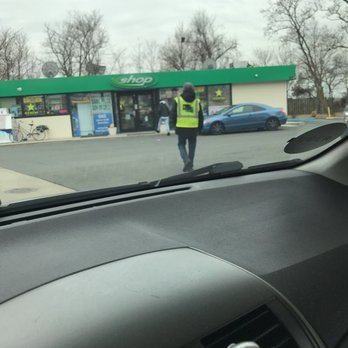 bp - Made me move to another gas pump because he doesn't know how to work the gas pump - Gas Stations Near Me - Piscataway Township, New Jersey
