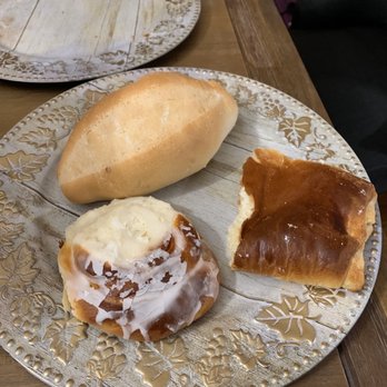 Del Real Bakery - Bolillo , pan con queso - Bakeries Near Me - Chicago, Illinois