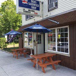 Deb's Sandwich Shop - Deb's Sandwich Shop - view from outside