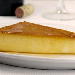 Aun por el postre , la cena de hoy Excelente. Lo recomiendo hoy cierran a la 01:00 hs aún están a tiempo de disfrutar una buena cena.
