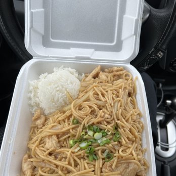 Kwangs Palace - Chicken Chow Mein - Chinese Near Me - Lakewood, Washington Kwangs Palace - Chicken Chow Mein - Chinese Near Me - Lakewood, Washington