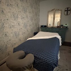 Hannah’s Holistic