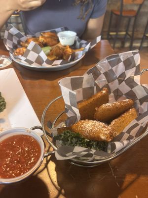 Looney's Pub by null