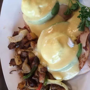 Googie Grill - California eggs Benedict - American Near Me - Seaside, California