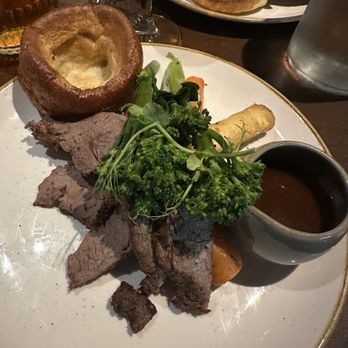 The Coal Hole - Sunday Roast - beef - Pubs Near Me - London, XGL The Coal Hole - Sunday Roast - beef - Pubs Near Me - London, XGL