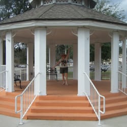 Dickinson Park - Scruffy person in nice gazebo