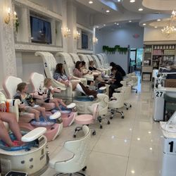 Mimosa Nail Spa - Busy time