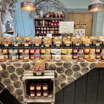 Ikenberry Orchards - Candle section - Fruits & Veggies Near Me - Daleville, Virginia