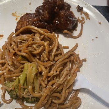 Oriental Kitchen - Veggie lo mein and orange chicken - Chinese Near Me - Pflugerville, Texas