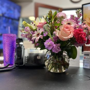 Exquisite Flower Shop - Beautiful spring flower arrangement - Florists Near Me - Los Angeles, California