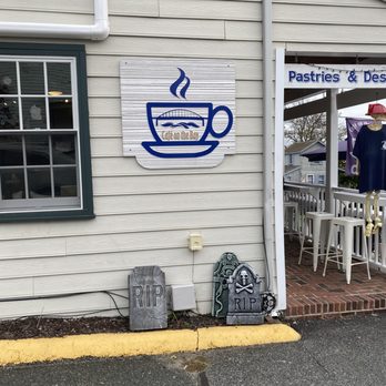 Cafe On The Bay - Side of store - Bed & Breakfast Near Me - Chesapeake City, Maryland
