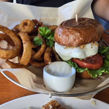 Wave Street Café - Banderas Burger w/ avocado - Breakfast & Brunch Near Me - Monterey, California Wave Street Café - Banderas Burger w/ avocado - Breakfast & Brunch Near Me - Monterey, California