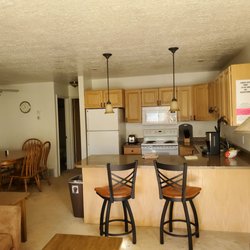Circle J Club - Kitchen and dining room