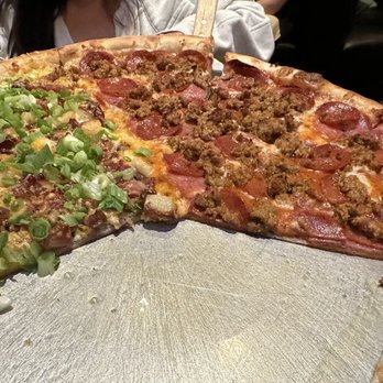 Rocco's - Loaded Baked Potato and 3 Little Piggies Pizza - Bars Near Me - Seattle, Washington