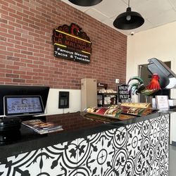 La Siberia y La Malinche - Front Counter