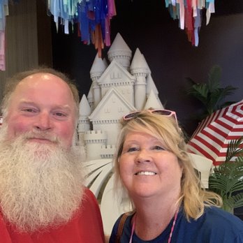 La Quinta by Wyndham Durant - Santa and Mrs. Claus - Hotels Near Me - Durant, Oklahoma