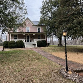 The White Pig Bed & Breakfast - The White Pig Bed and Breakfast House - Bed & Breakfast Near Me - Schuyler, Virginia