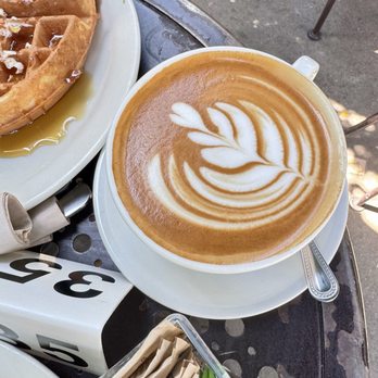 Urth Caffé- Melrose - Coffee & Tea Near Me - West Hollywood, California