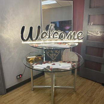 Ruby Brownstones Infinity - Welcome reception table - Venues & Event Spaces Near Me - Chicago, Illinois