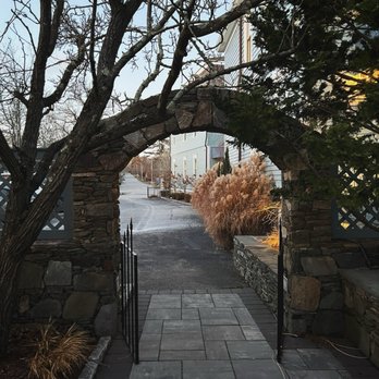Town and Tide - Garden arch - Bed & Breakfast Near Me - Newport, Rhode Island Town and Tide - Garden arch - Bed & Breakfast Near Me - Newport, Rhode Island