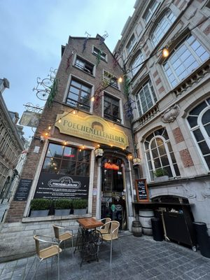 Poechenellekelder by null