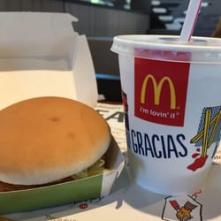 McDonald's - Almuerzer sencillo: hamburguesa pequeña de pollo barbacoa y bebida pequeña