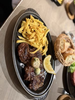 Les Cocottes by null