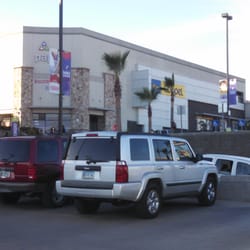 Plaza Paseo 2000 - Estacionamiento de la plaza.