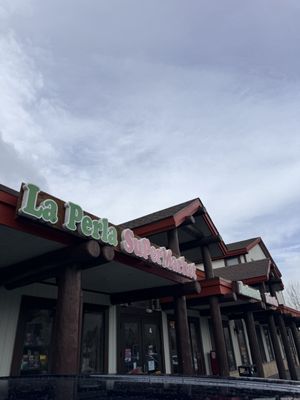 Mercado La Perla by null