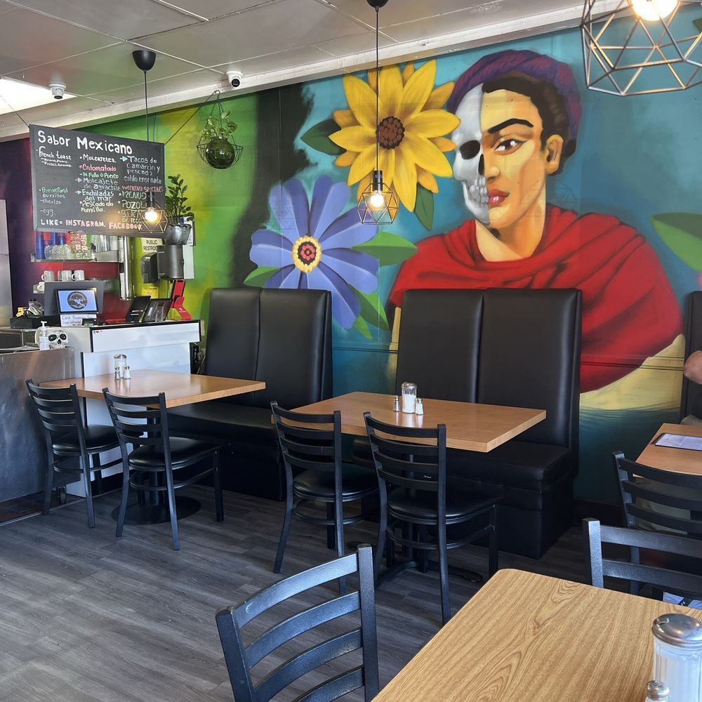 Sabor Mexicano - Seating area - Mexican Near Me - Los Angeles, California