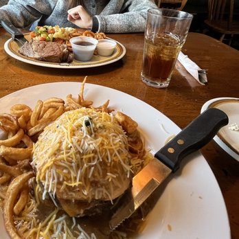 Palisades Restaurant - Prime Rib (top) Green chili Slopper burger (bottom) - Salad Near Me - Gunnison, Colorado Palisades Restaurant - Prime Rib (top) Green chili Slopper burger (bottom) - Salad Near Me - Gunnison, Colorado