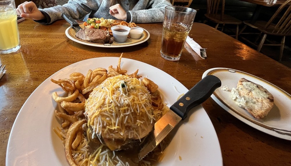Food from Palisades Restaurant