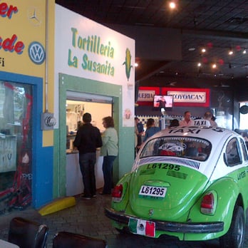 100% Taquito - Cute idea to have the typical Mexico D.F. taxi.  The car jokingly has a sticker with the registration by Vicente Fox. - Mexican Near Me - Houston, Texas
