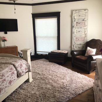 Red Gate Inn - Desert rose room - Bed & Breakfast Near Me - Mckinney, Texas