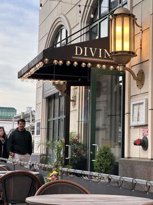 Divina Modern Italian by null