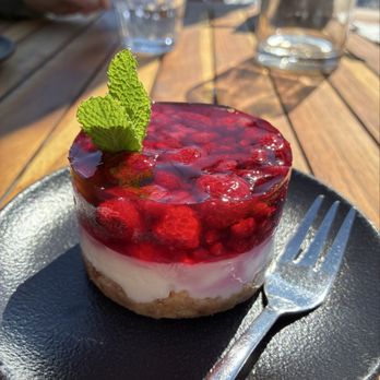 Restaurace Podolka - Raspberry cream tart (Gluten Free) - Modern European Near Me - Prague, Puerto Rico Restaurace Podolka - Raspberry cream tart (Gluten Free) - Modern European Near Me - Prague, Puerto Rico