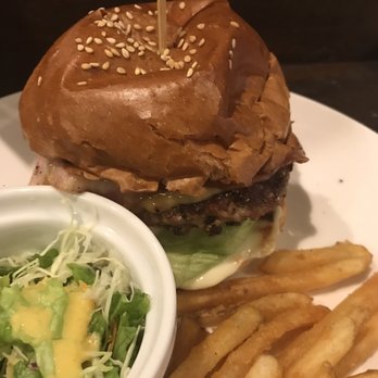 ビーチストーリー ビーチストーリーは大宮駅東口の隠れ家ハンバーガー専門店！ハワイアン