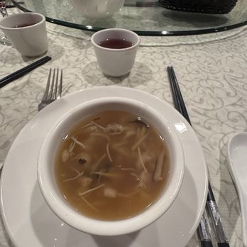 R & G Lounge - Soup with mushrooms - Seafood Near Me - San Francisco, California R & G Lounge - Soup with mushrooms - Seafood Near Me - San Francisco, California