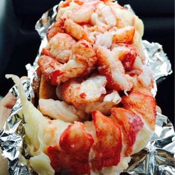Red's Eats - So much lobsta you can't even see the bun! - Seafood Near Me - Wiscasset, Maine