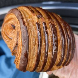 Artisserie Fine Bakery - Chocolatine Croissant
