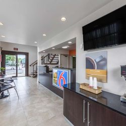 Motel 6 - lobby coffee